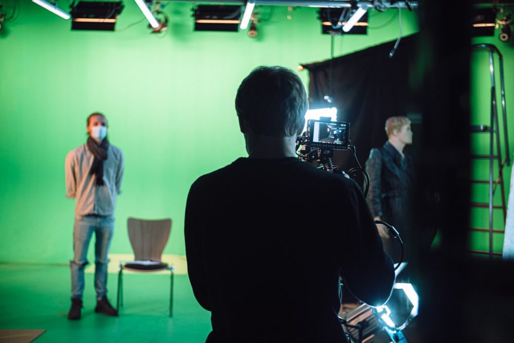 Adrian Weber looking through the Arri Alexa Mini LF for Virtual Production