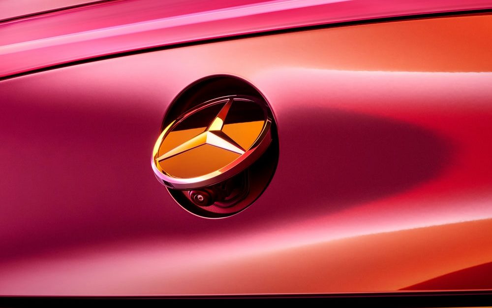 The Mercedes Star beautifully light by Amos Fricke with Virtual Production Supervisor Adrian Weber